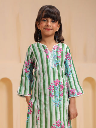 Girls Floral Printed Thread Work Kurta