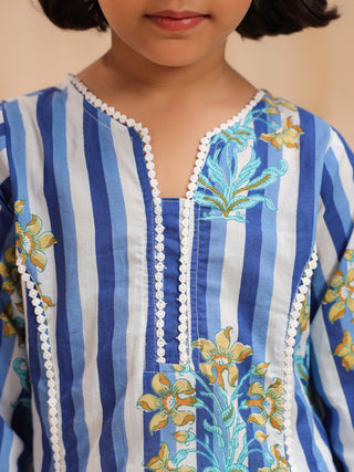 Girls Floral Printed Pure Cotton Kurta