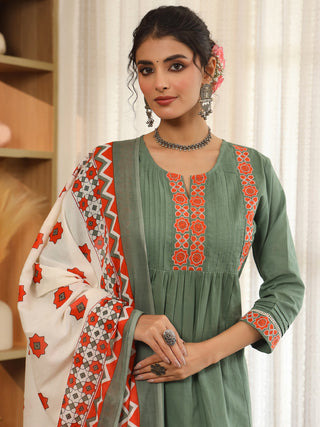 Women Ethnic Motifs Yoke Design Regular Thread Work Pure Cotton Kurta with Trousers & With Dupatta