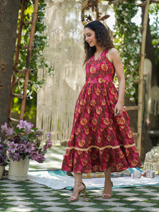 Women Red Floral Printed Pure Cotton Tiered Fit and Flare Dress