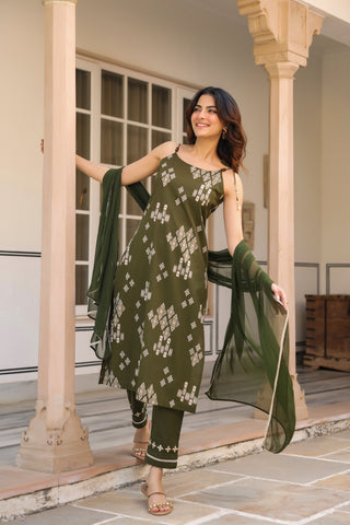 Green Ikat Print Embroidered 3-Piece Kurta Set