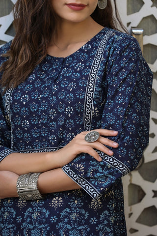 Women Navy Blue Ethnic Motifs Printed Cotton Straight Kurta