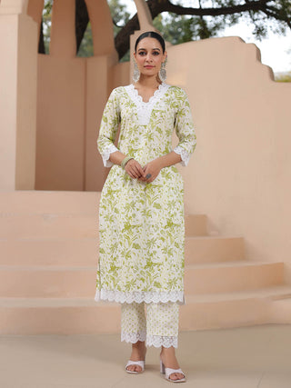 Women Green Floral Printed Pure Cotton Straight Kurta with Trousers & Dyed Dupatta