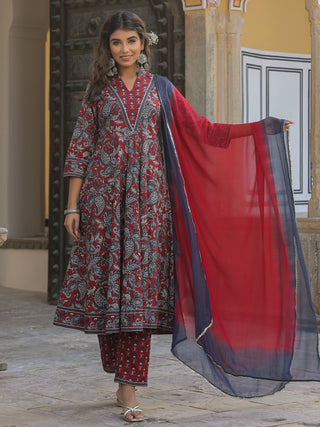 Women Maroon Paisley Printed Pure Cotton Kurta With Printed Trouser And Dyed Dupatta