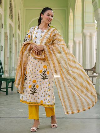 Women Floral Printed Regular Pure Cotton Kurta with Trousers & With Dupatta