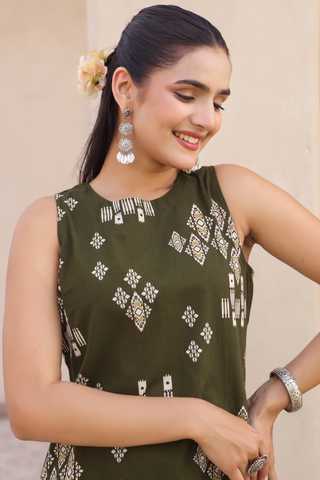 Women Printed Regular Pure Cotton Kurta with Trousers
