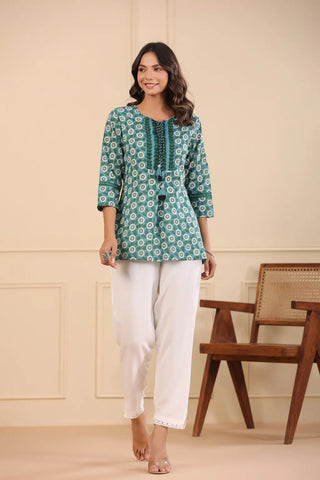 Women Green Floral Printed Tie Up Neck Pure Cotton Kurti