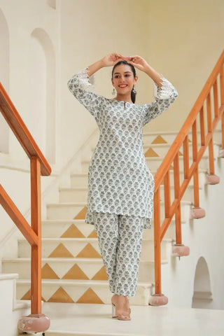 Women White Ethnic Motifs Printed Straight Kurta With Printed Trouser