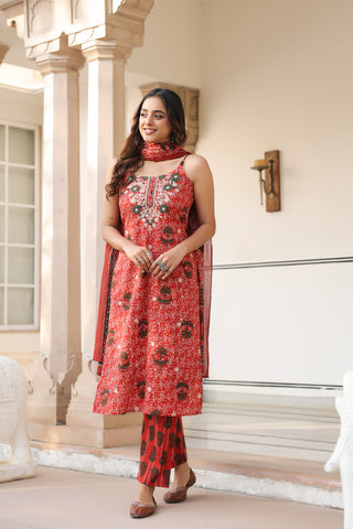 Women Ethnic Motifs Printed Regular Beads and Stones Pure Cotton Kurta with Trousers & With Dupatta