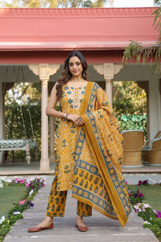 Women Ethnic Motifs Printed Regular Beads and Stones Pure Cotton Kurta with Trousers & With Dupatta