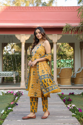Women Ethnic Motifs Printed Regular Beads and Stones Pure Cotton Kurta with Trousers & With Dupatta