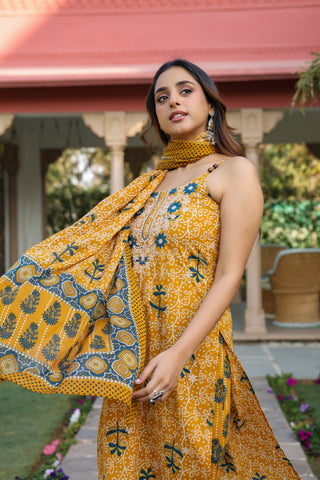 Women Ethnic Motifs Printed Regular Beads and Stones Pure Cotton Kurta with Trousers & With Dupatta