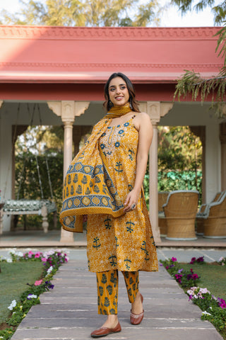 Women Ethnic Motifs Printed Regular Beads and Stones Pure Cotton Kurta with Trousers & With Dupatta