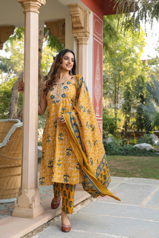 Women Ethnic Motifs Printed Regular Beads and Stones Pure Cotton Kurta with Trousers & With Dupatta