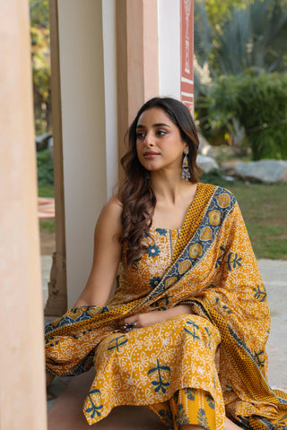 Women Ethnic Motifs Printed Regular Beads and Stones Pure Cotton Kurta with Trousers & With Dupatta