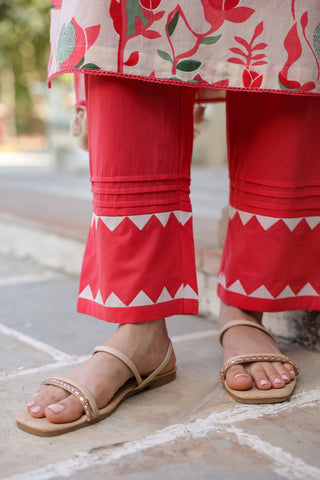 Women Printed Regular Thread Work Pure Cotton Kurta with Trousers & With Dupatta