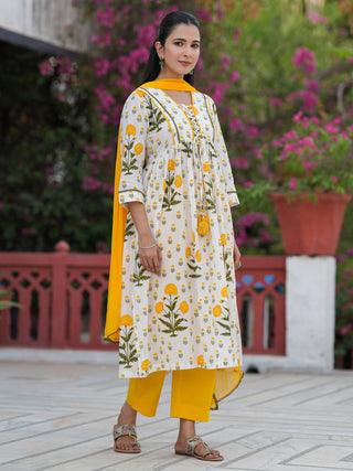 Women Floral Printed Regular Pure Cotton Kurta & Trousers With Dupatta