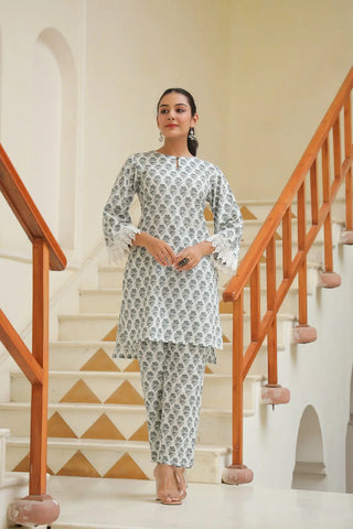 Women White Ethnic Motifs Printed Straight Kurta With Printed Trouser