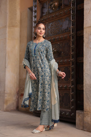 Women Floral Printed Regular Pure Cotton Kurta with Trousers & With Dupatta