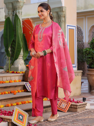 Women Floral Printed Regular Thread Work Pure Cotton Kurta with Trousers & With Dupatta