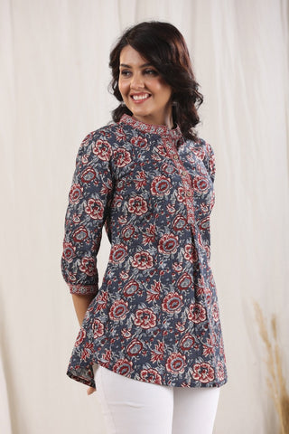 Women Blue Floral Printed Pure Cotton Kurti