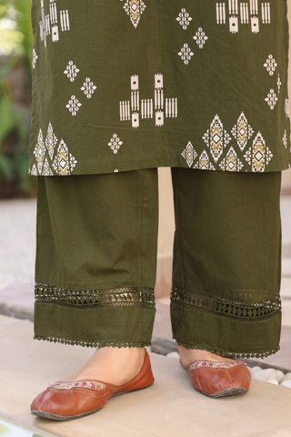Women Printed Regular Pure Cotton Kurta with Trousers
