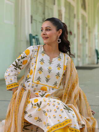 Women Floral Printed Regular Pure Cotton Kurta with Trousers & With Dupatta