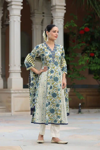 Women Blue Floral Printed A-line Kurta Set