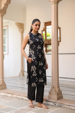 Women Ethnic Motifs Printed Regular Thread Work Pure Cotton Kurta with Trousers & With Dupatta