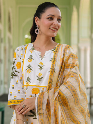 Women Floral Printed Regular Pure Cotton Kurta with Trousers & With Dupatta