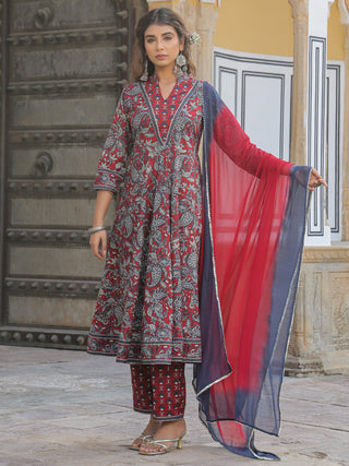 Women Maroon Paisley Printed Pure Cotton Kurta With Printed Trouser And Dyed Dupatta