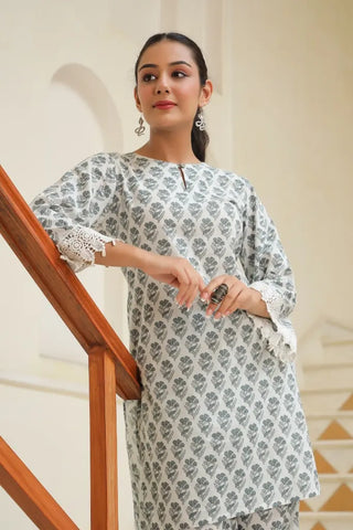 Women White Ethnic Motifs Printed Straight Kurta With Printed Trouser