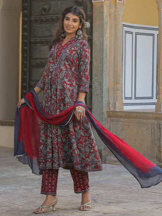 Women Maroon Paisley Printed Pure Cotton Kurta With Printed Trouser And Dyed Dupatta