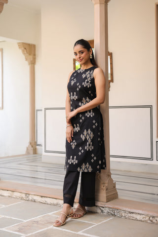 Women Ethnic Motifs Printed Regular Thread Work Pure Cotton Kurta with Trousers & With Dupatta