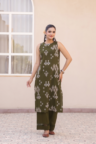 Women Printed Regular Pure Cotton Kurta with Trousers