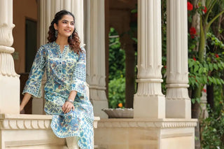 Women Blue Floral Printed Pintucks Kurta