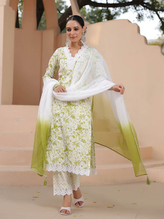 Women Green Floral Printed Pure Cotton Straight Kurta with Trousers & Dyed Dupatta