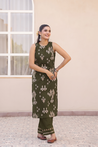 Women Printed Regular Pure Cotton Kurta with Trousers