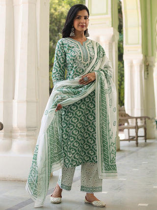 Women Printed Pure Cotton Kurta with Trousers & With Dupatta