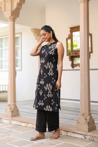 Women Ethnic Motifs Printed Regular Thread Work Pure Cotton Kurta with Trousers & With Dupatta