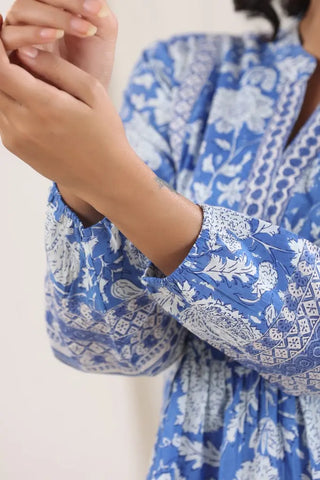 Women Blue Floral Print Mandarin Collar Cotton Top