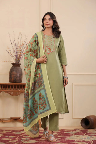 Women Green Solid Straight Embroridery Kurta Set