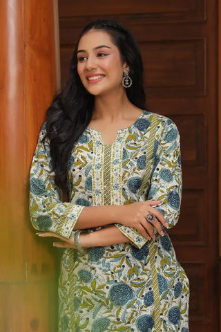 Women Blue and Green Floral Printed Kurta