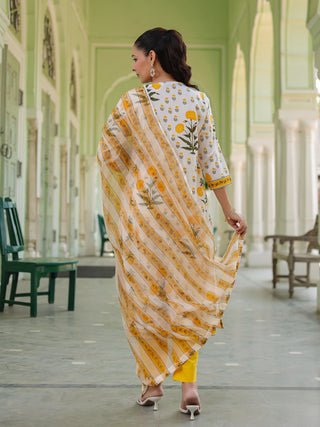 Women Floral Printed Regular Pure Cotton Kurta with Trousers & With Dupatta