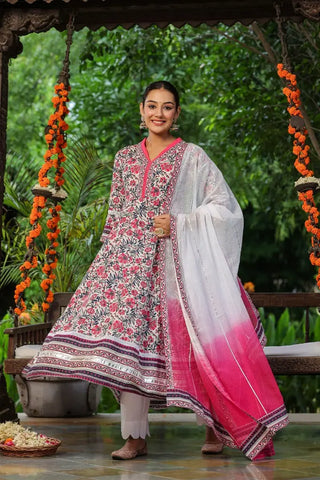 Women Pink Floral Printed Scallopet Anarkali Kurta Set