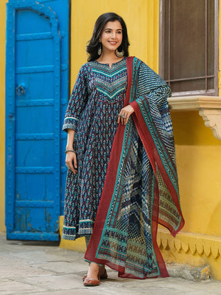 Blue kurta set with ethnic prints