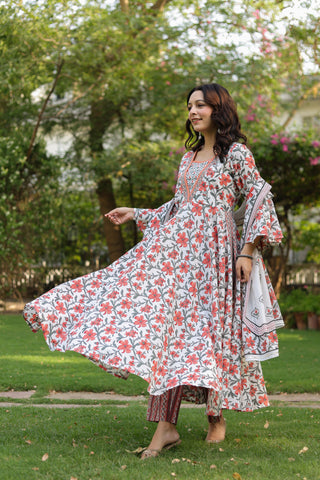Breathable pure cotton kurta featuring floral patterns and sequins