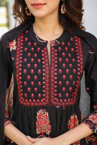 Breathable pure cotton kurta set with ethnic motifs and thread work