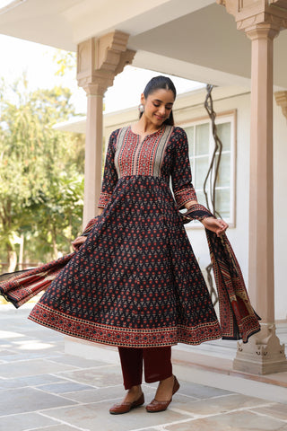 Classic ethnic motifs printed pure cotton outfit set