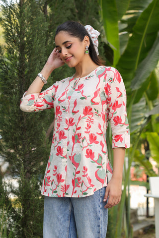 Comfortable floral printed top with classic round neck